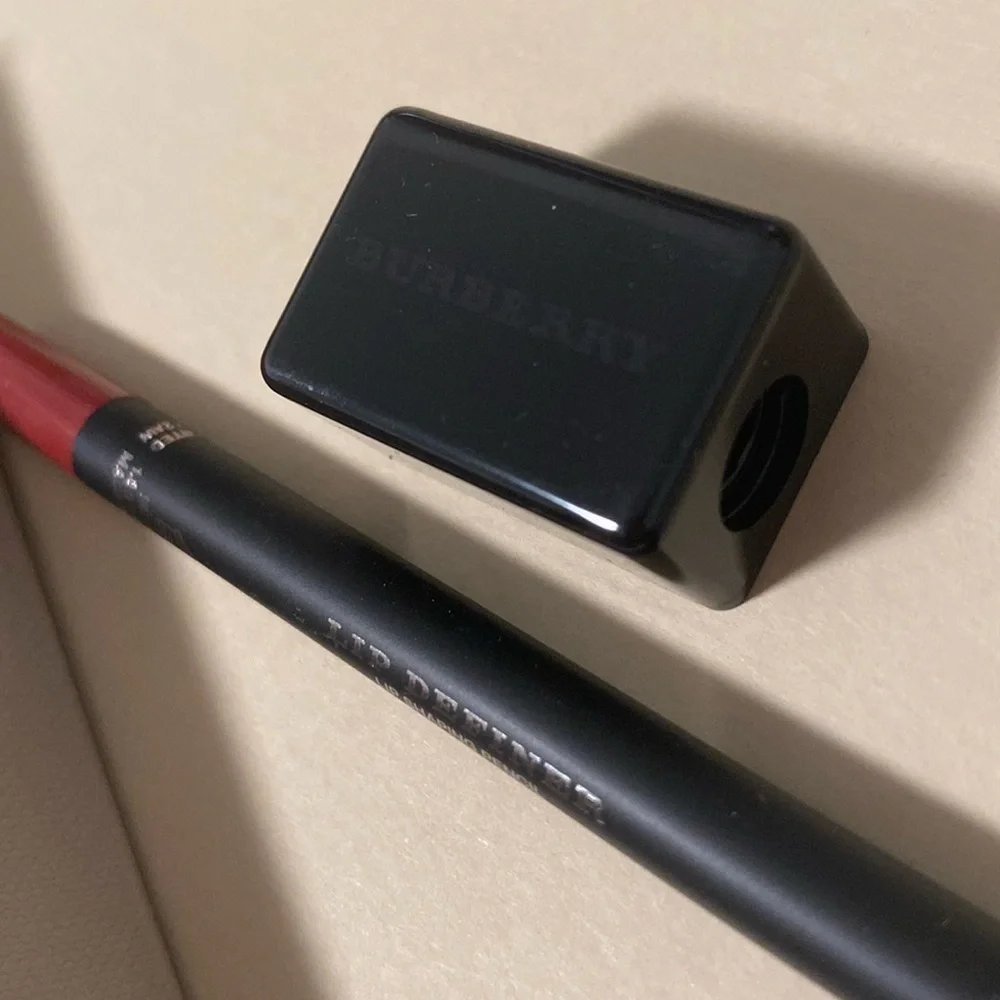 NIB [Burberry] Luxe Lip Definer Shaping Pencil & Sharpener in Bright Plum No. 7 - Picture 6 of 16